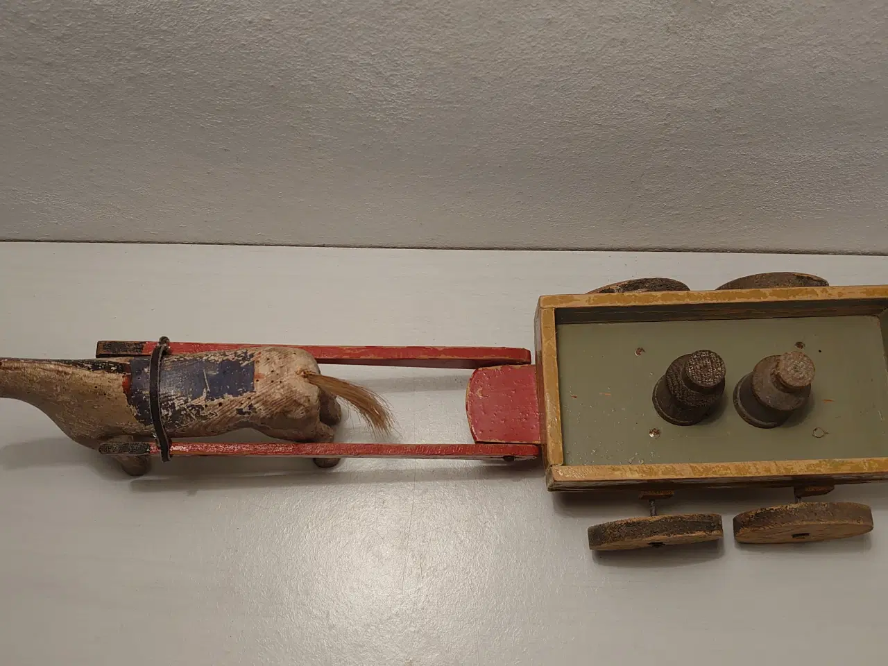 Billede 2 - Fængselslegetøj: Hest med vogn mm. Ca 1930. L 45cm