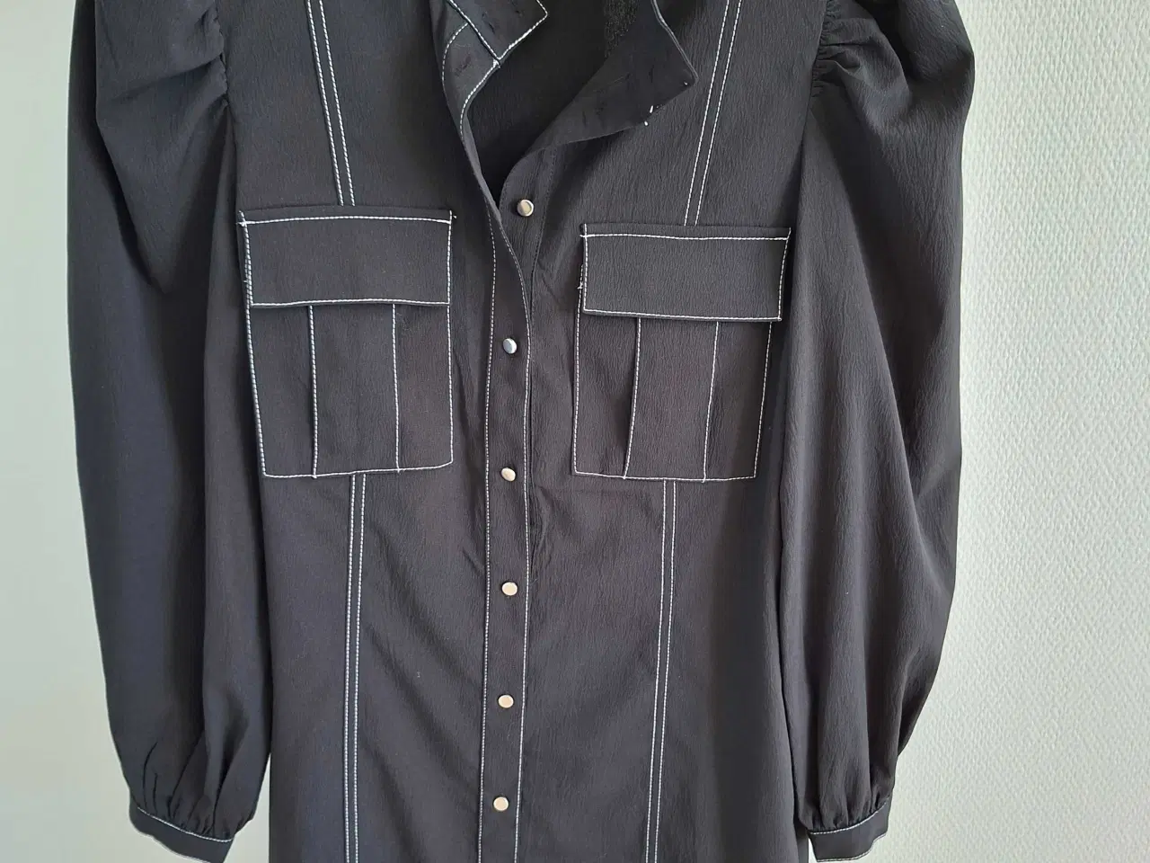 Billede 2 - Sort kjole fra Numph