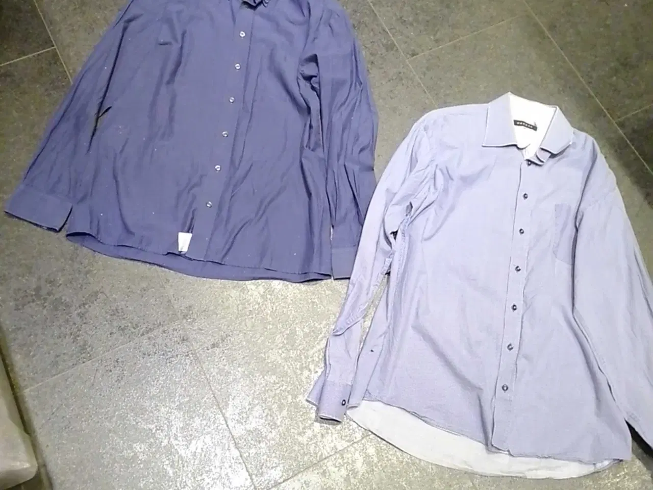 Billede 1 - 2 stk skjorter sælges samlet