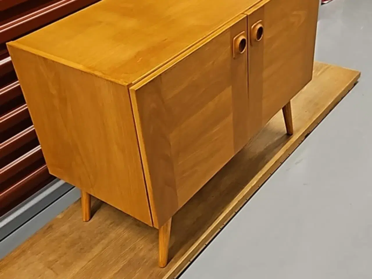 Billede 2 - Bred teak skænk 