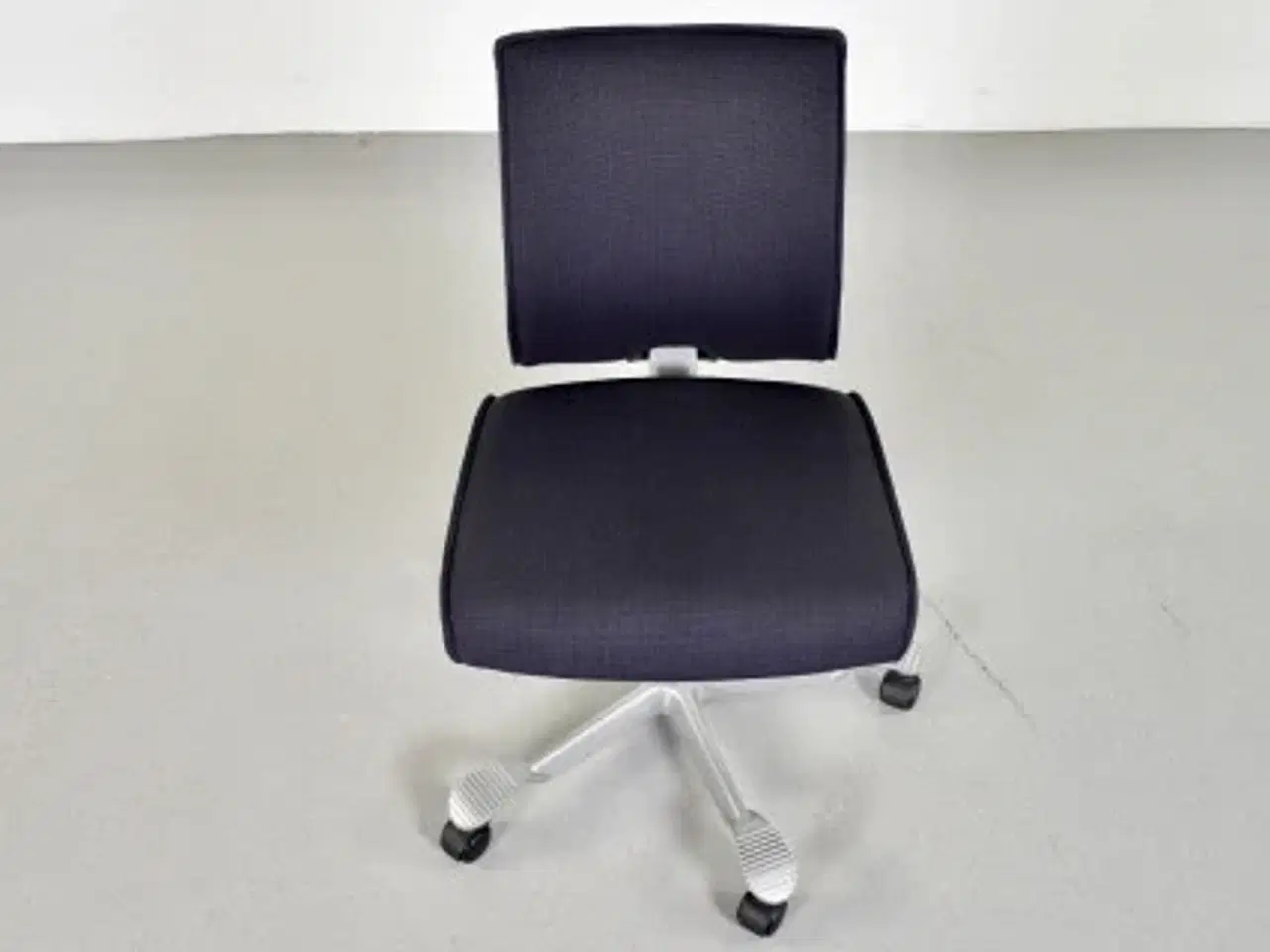 Billede 5 - Häg h05 5200 kontorstol med sort/blå polster og alugråt stel