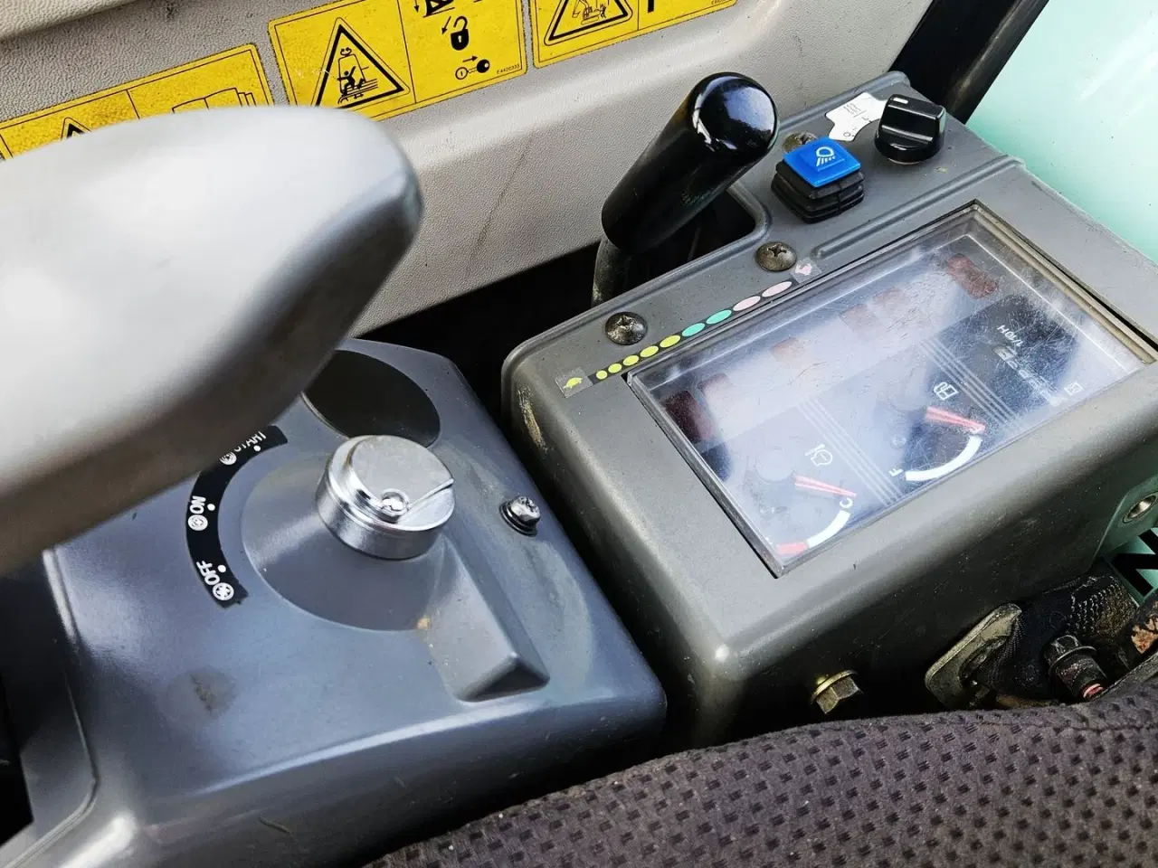 Billede 15 - Hitachi ZX27-3 / powertilt og skovlsæt / årgang 2010