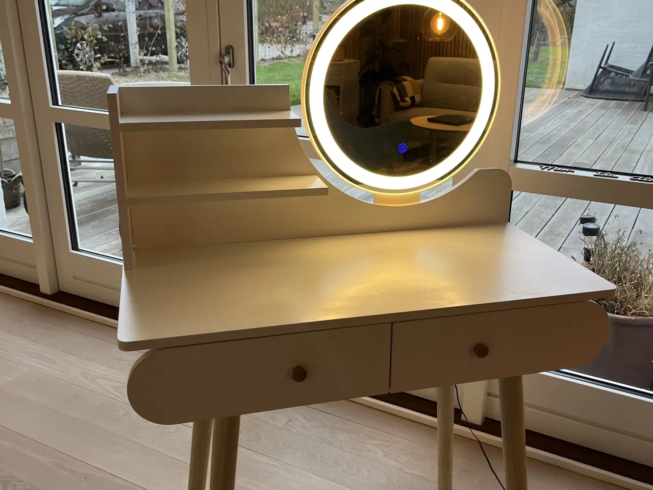 Billede 1 - Sminkebord