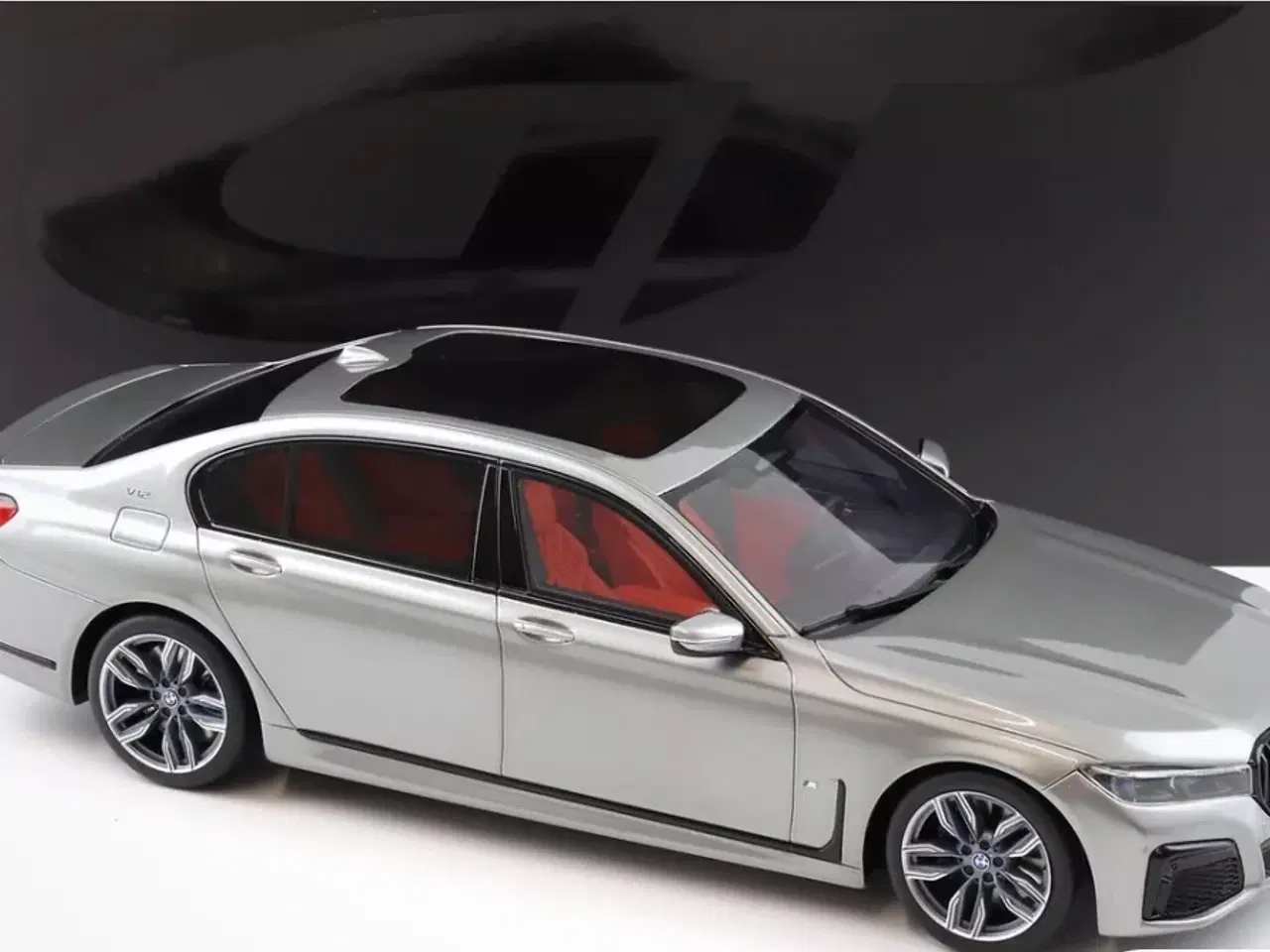 Billede 2 - 1:18 BMW M760 G12 Final Edition 