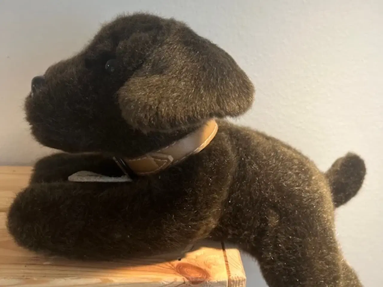 Billede 3 - Sød, blød "Basil" Chocolate Labrador fra Keel Toys