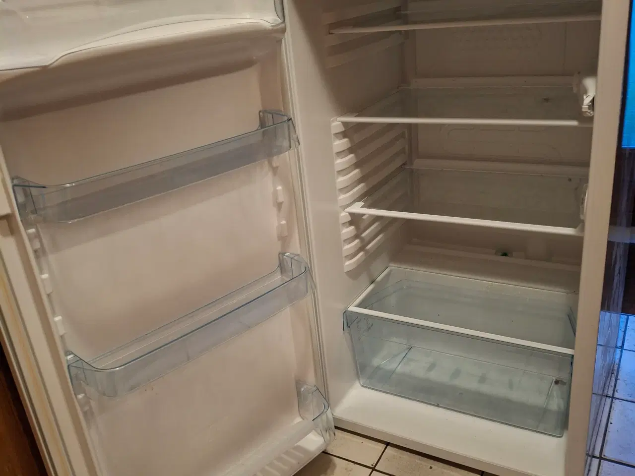 Billede 2 - Lille køleskab fritstående