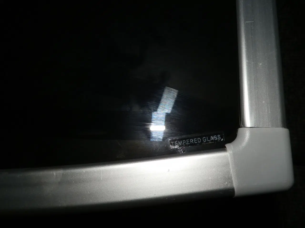 Billede 5 - Sengebord i sort hærdet glas og alu.