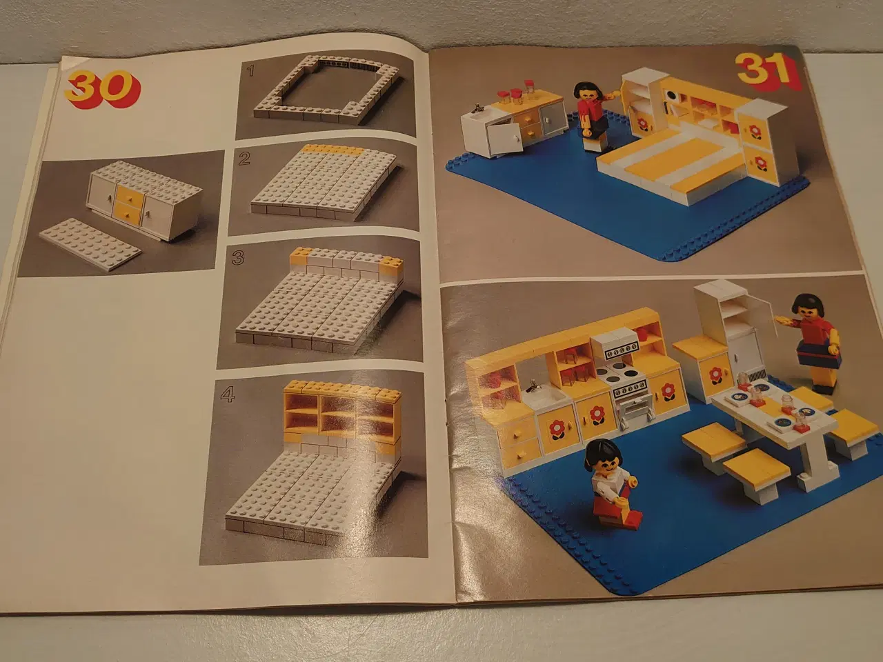 Billede 4 - Lego samlevejledning nr 222 fra 1975.