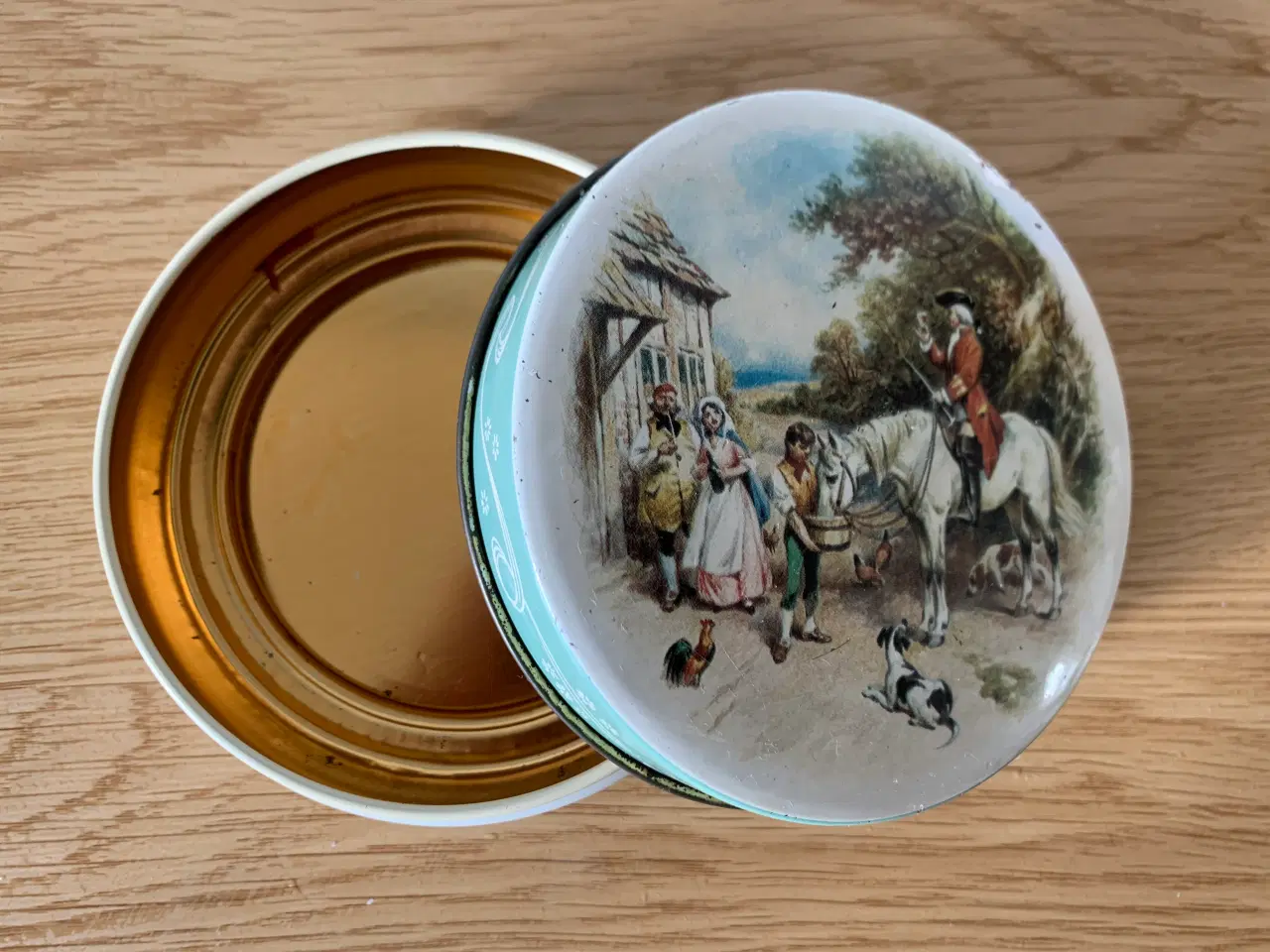 Billede 1 - Rund gammel dåse med et billede af en jagtscene