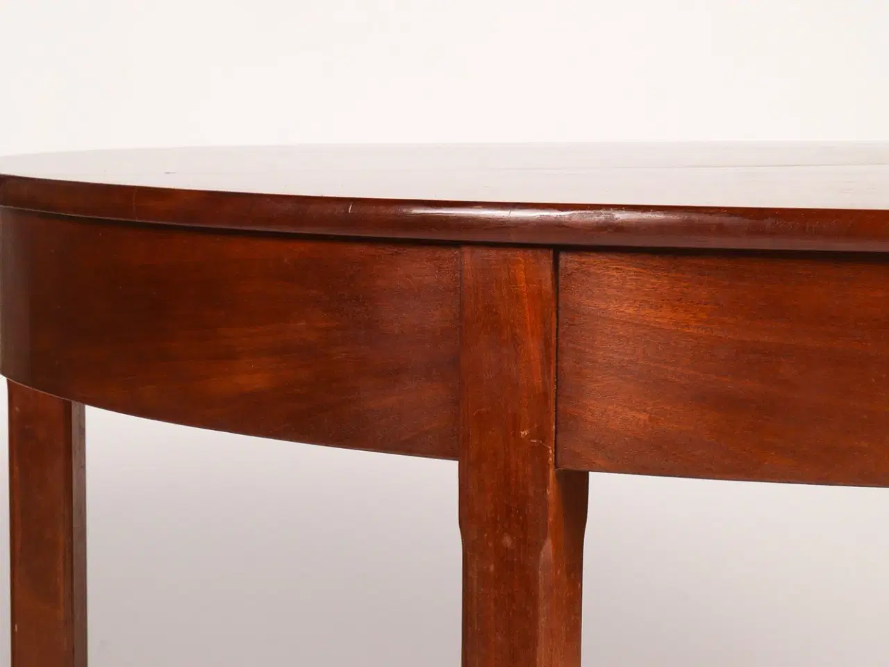 Billede 3 - Et rundt spisebord