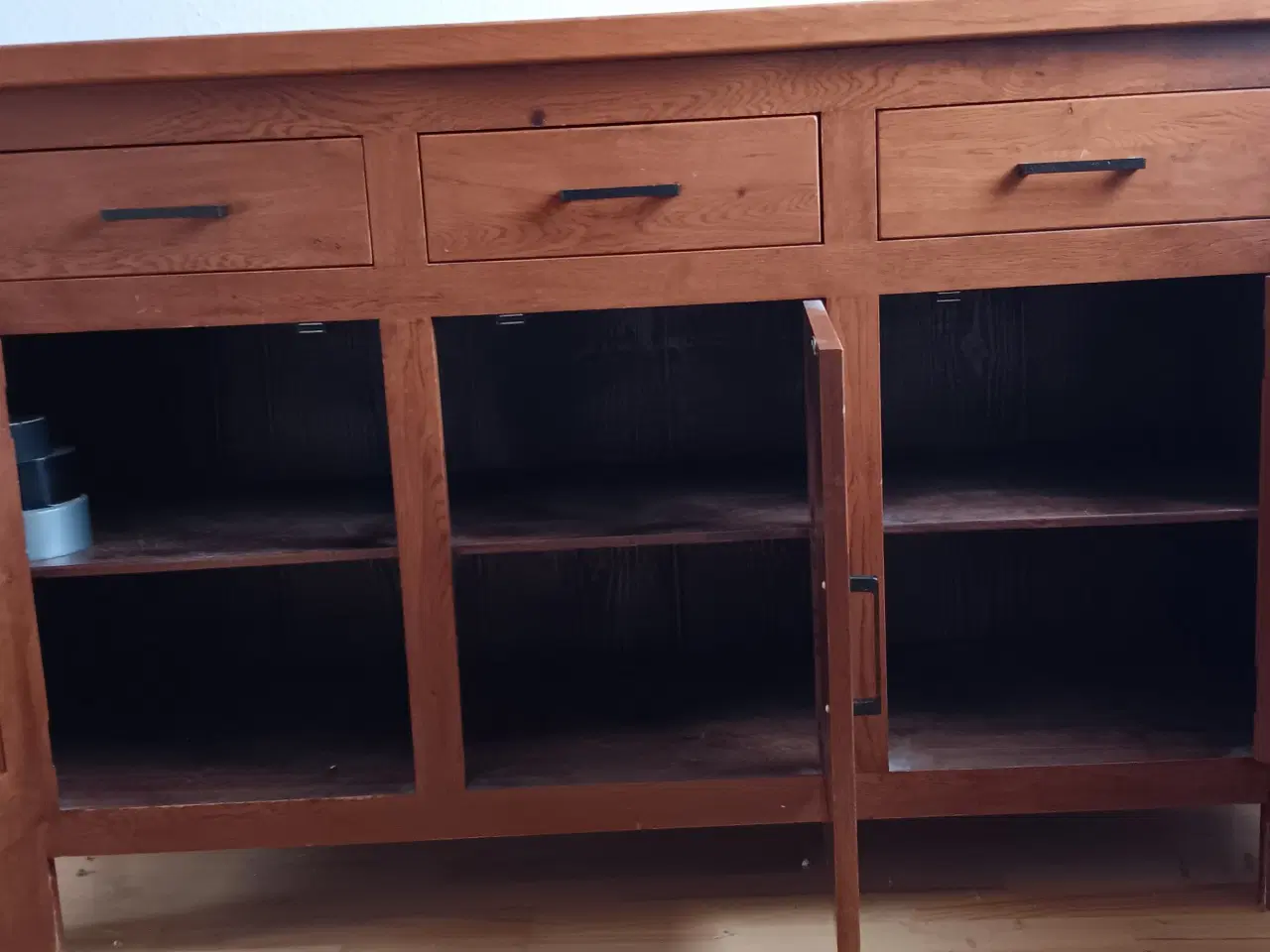 Billede 2 - Solid skænk sælges