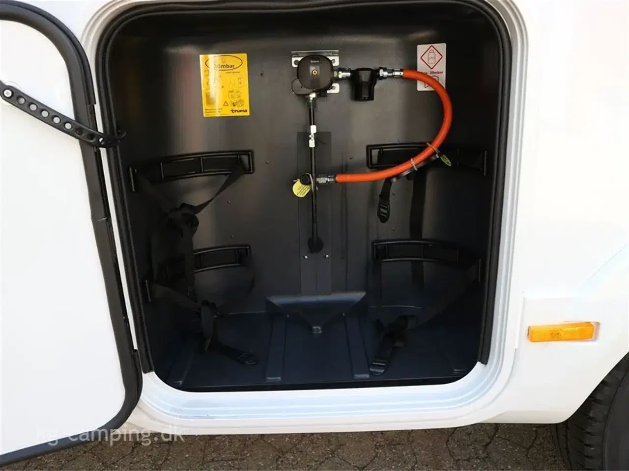 Billede 6 - 2024 - Adria Matrix Axess M670 SL   Nu nedsat med kr.72.709 | Enkeltsenge og sænkeseng i forenden.