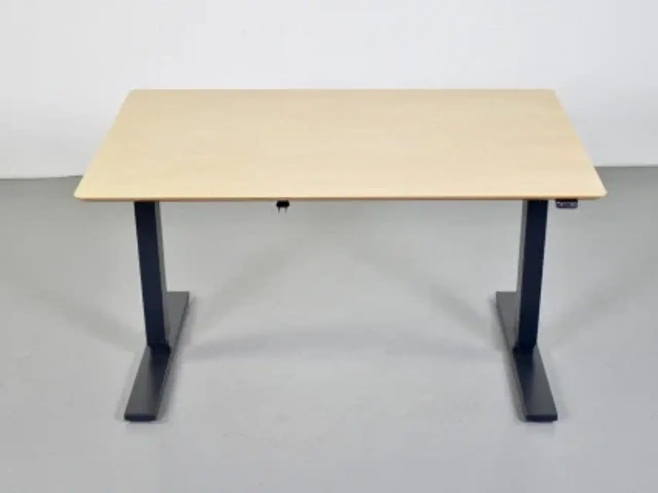 Billede 1 - Scan office hæve-/sænkebord med birkelaminat, 120 cm.