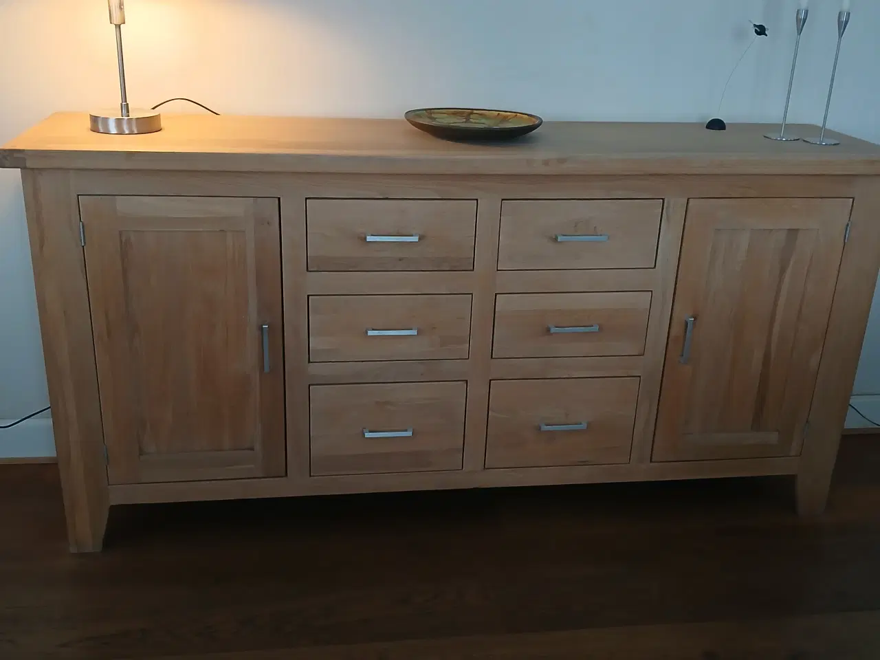 Billede 1 -  Egetræ skænk