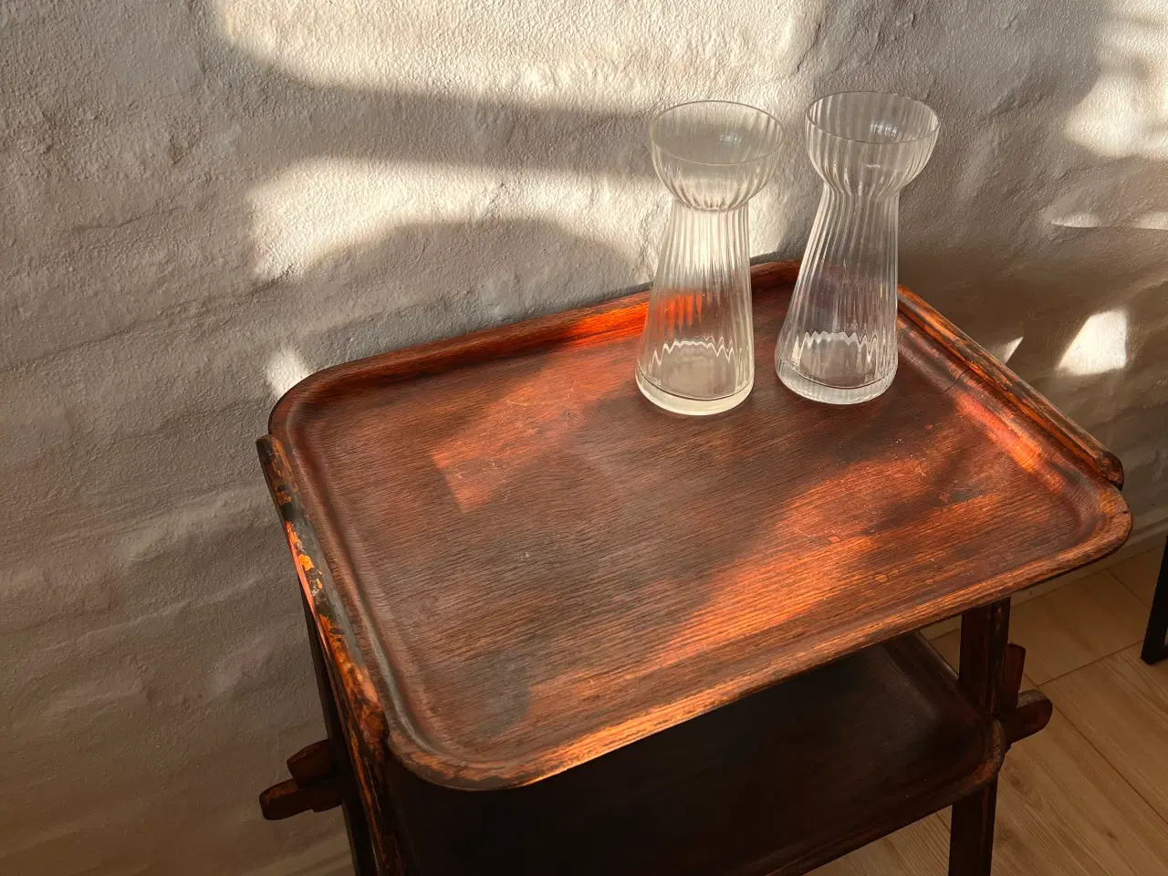 Billede 3 - Vintage bakkebord i træ – charmerende og unikt