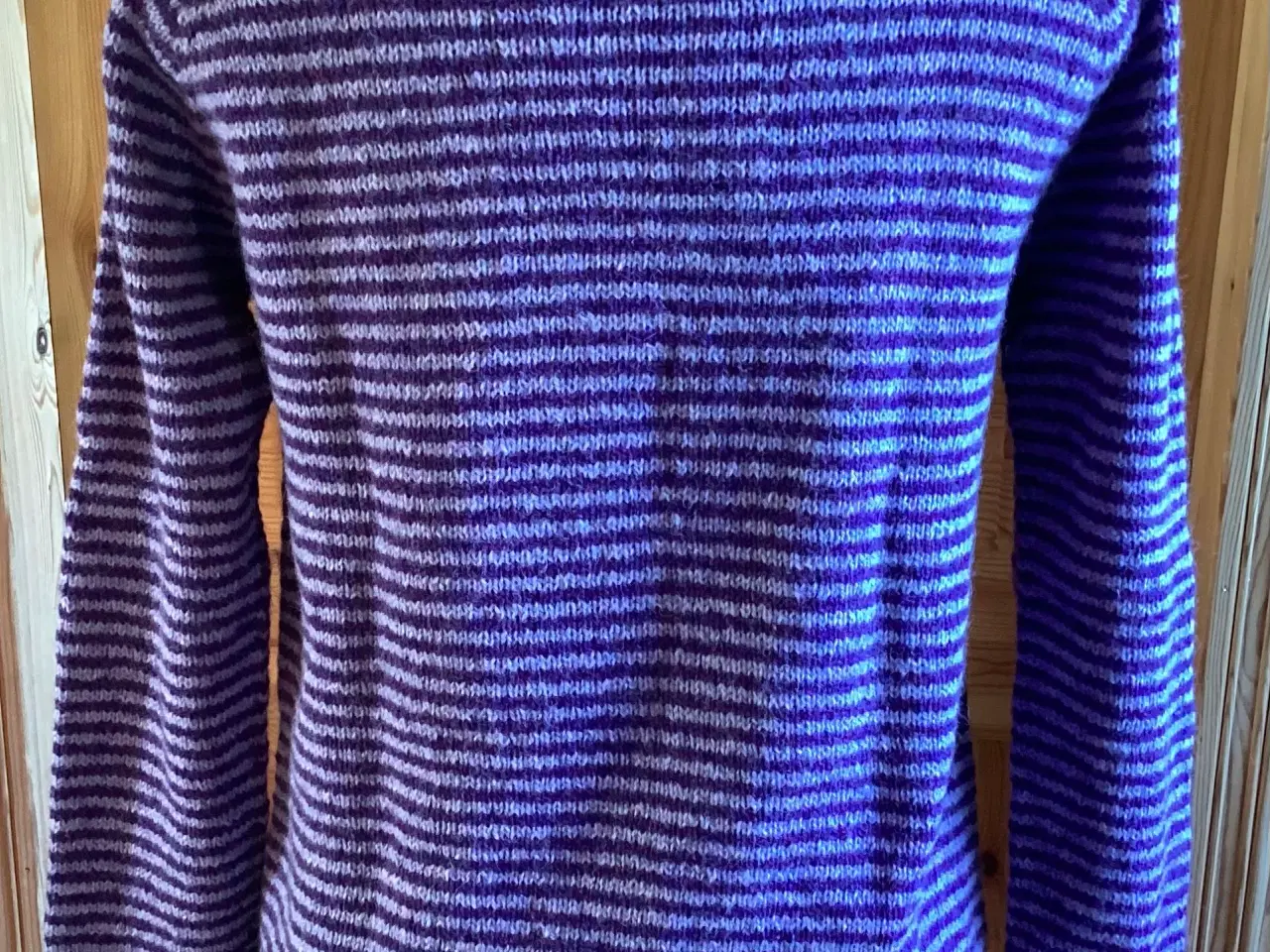 Billede 2 - Håndstrikket trøje str. M i 100% uld fra Karen Noe