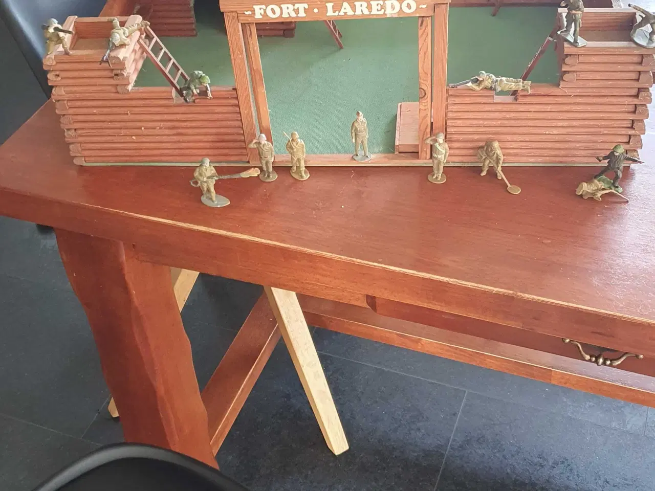 Billede 1 - Laredo fort +fogur