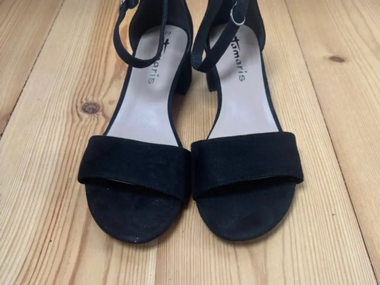Billede 1 - Sko med hæl