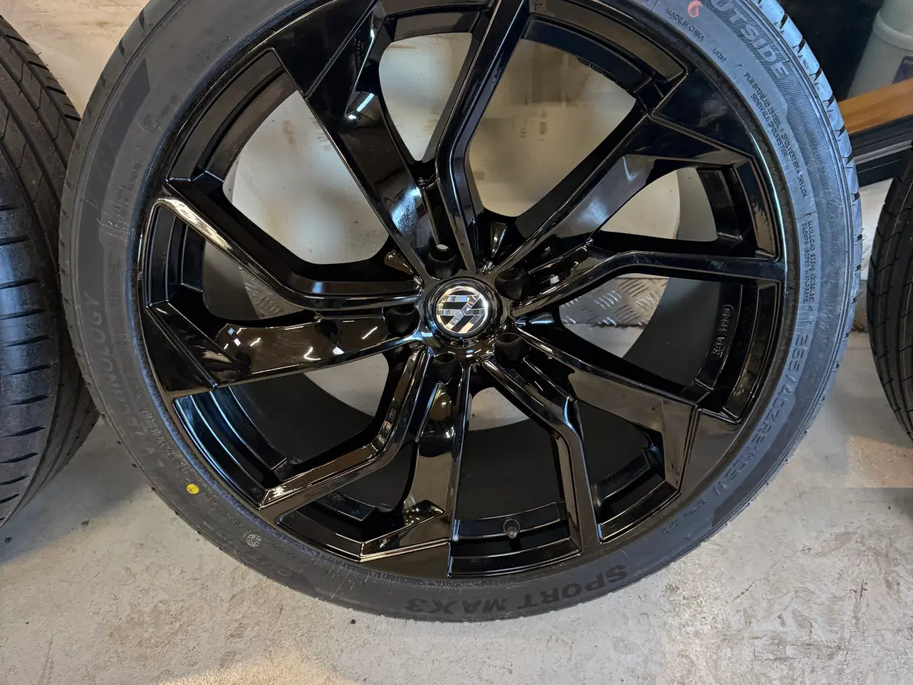 Billede 3 - 21” alufælge til id buzz med nye sommerdæk 