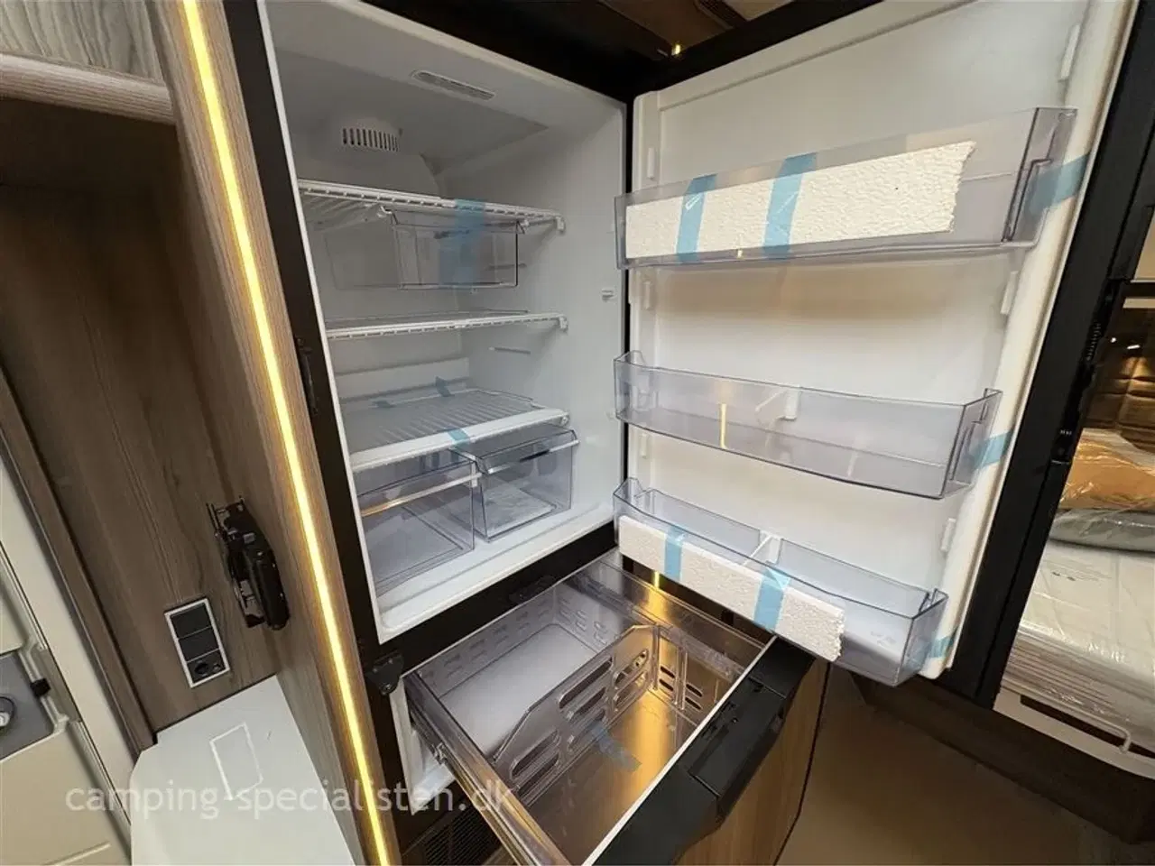 Billede 13 - 2026 - Kabe Ametist GLE KS B8 PREMIUM LINE Kabe Ametist GLE B8 KS Premium Line 2026 - Se den nu hos Camping-Specialisten.dk