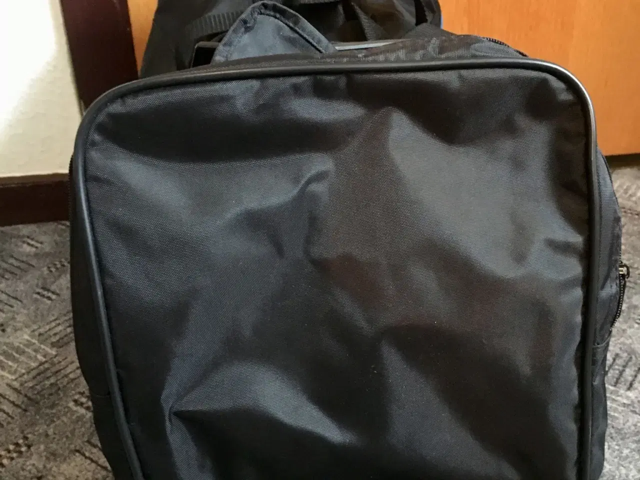 Billede 4 - Stor sort taske til salg