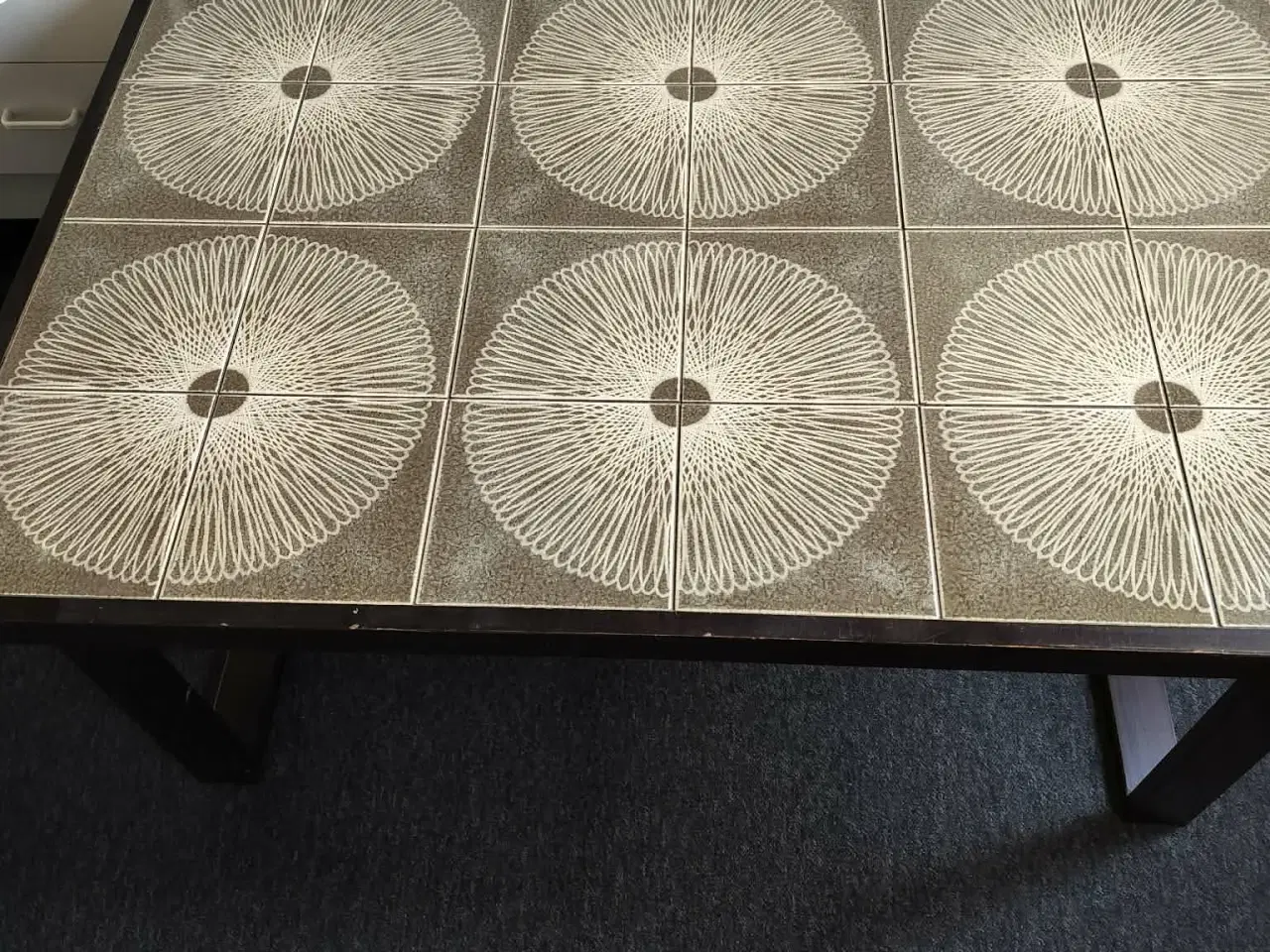 Billede 2 - Sofabord med kakler.