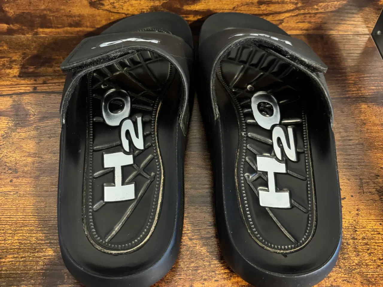 Billede 3 - Klassiske H2O klipklappere i str. 37