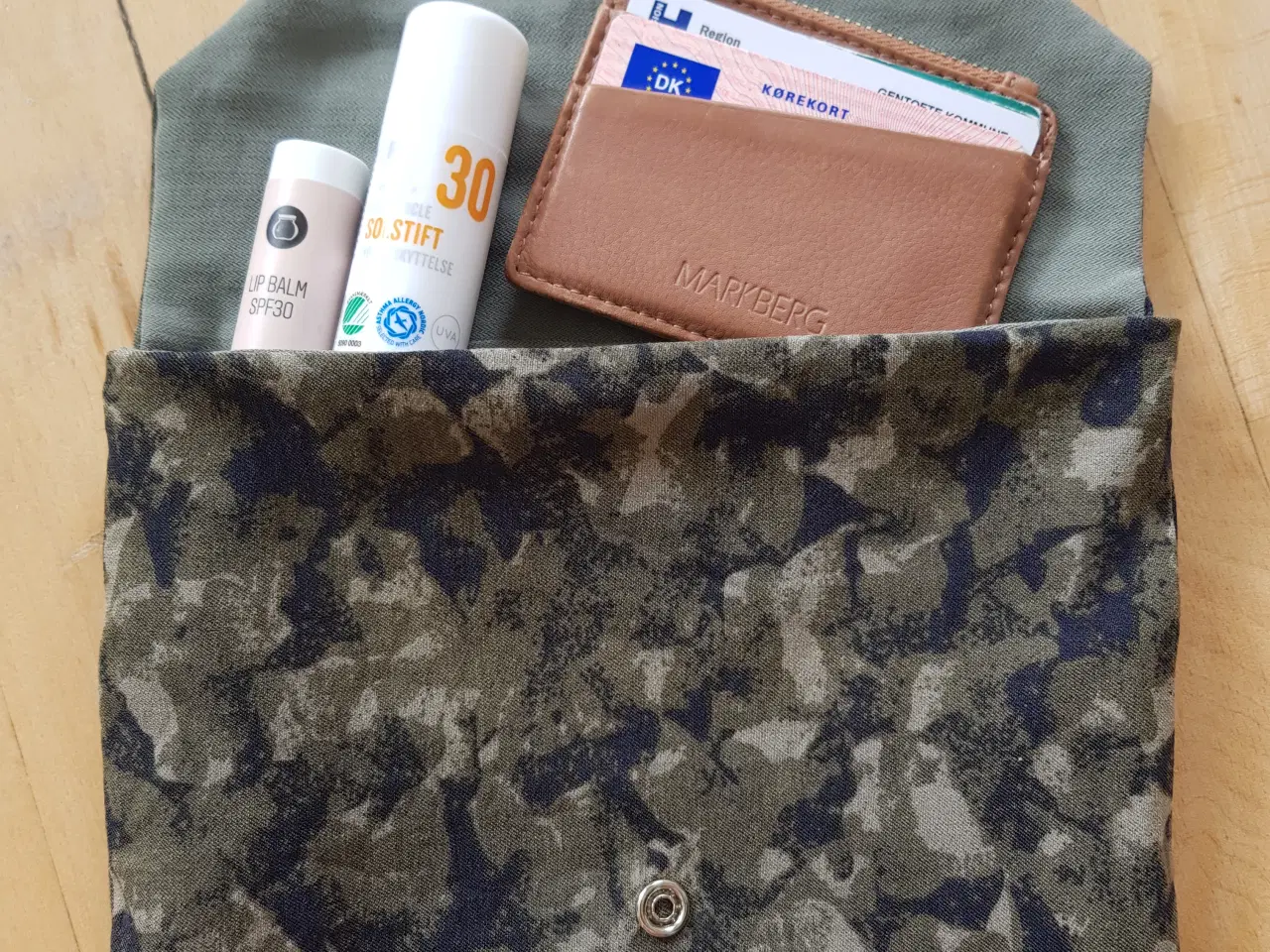 Billede 4 - Clutch, kuverttaske, makeuppung