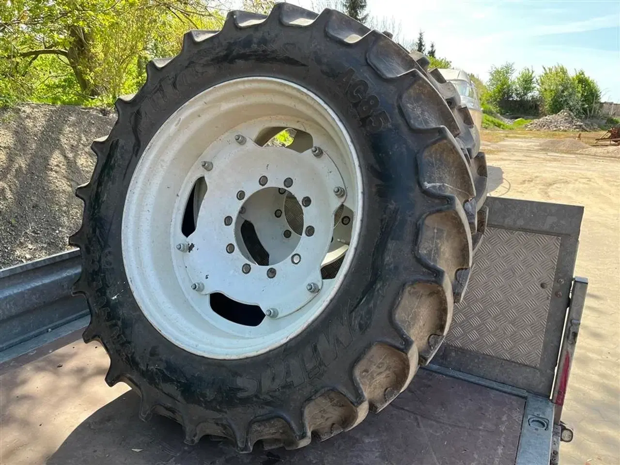 Billede 3 - BKT 340/85R48 For 320/90 R32 kompletsæt