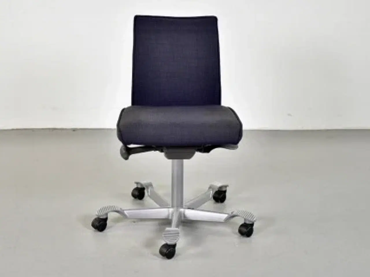 Billede 1 - Häg h05 5200 kontorstol med sort/blå polster og gråt stel