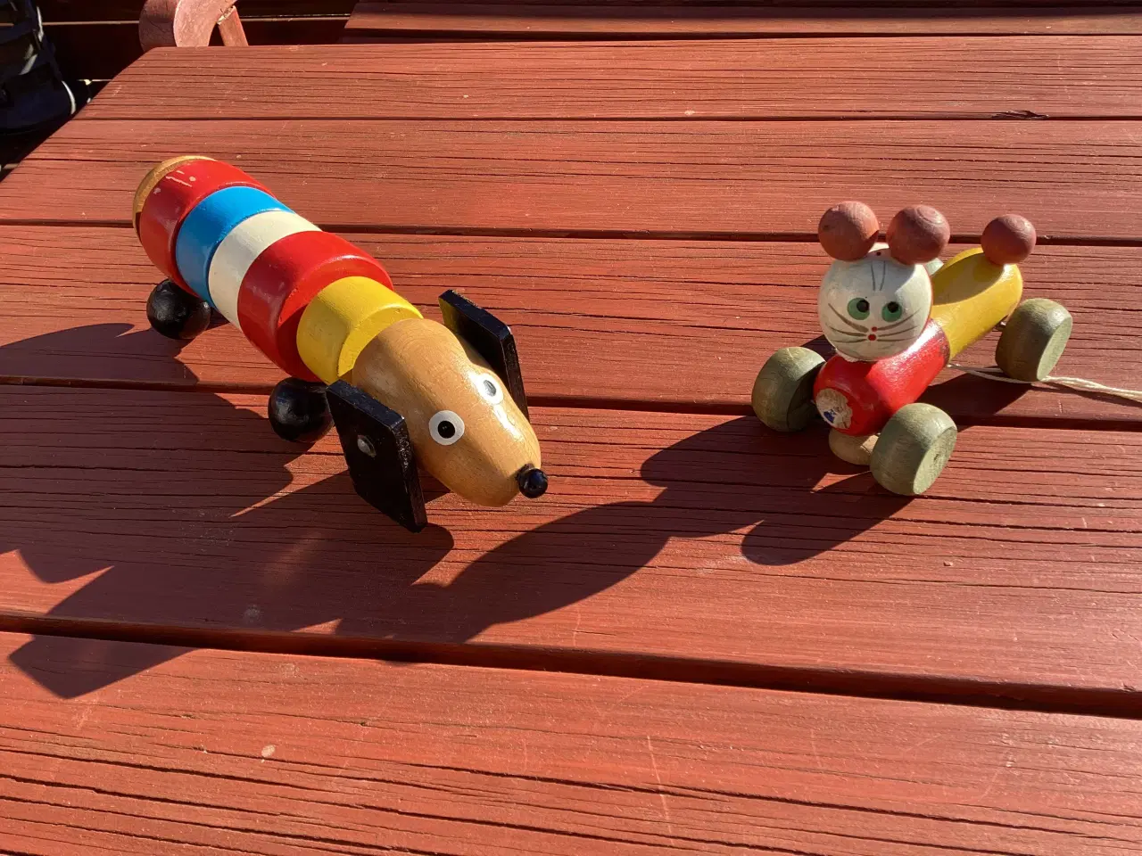 Billede 1 - Ældre træk legetøj hund og kat i træ