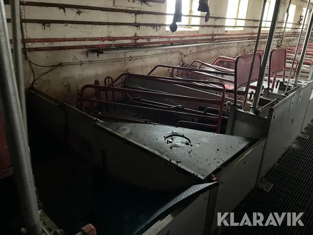 Billede 2 - Grisse stald