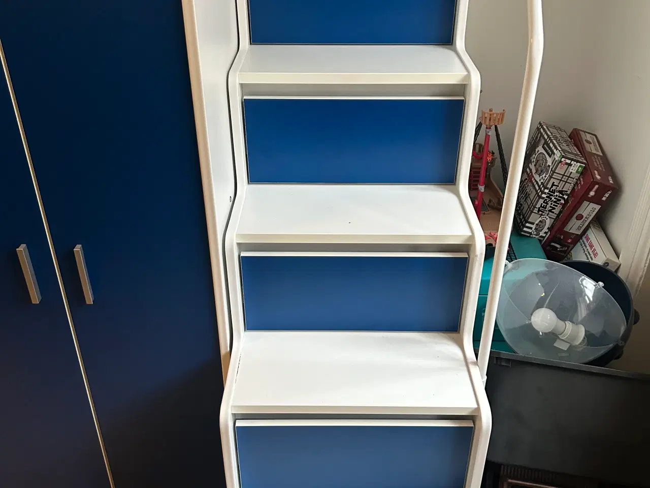 Billede 4 - Børnemøbel med seng, skab og skrivebord 