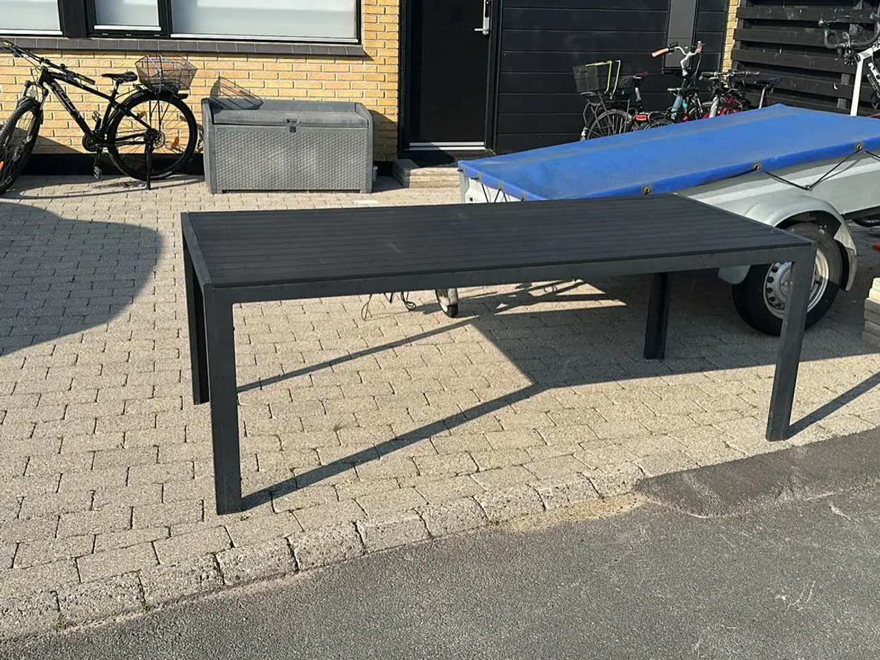 Billede 1 - Gratis havebord sort Non-wood