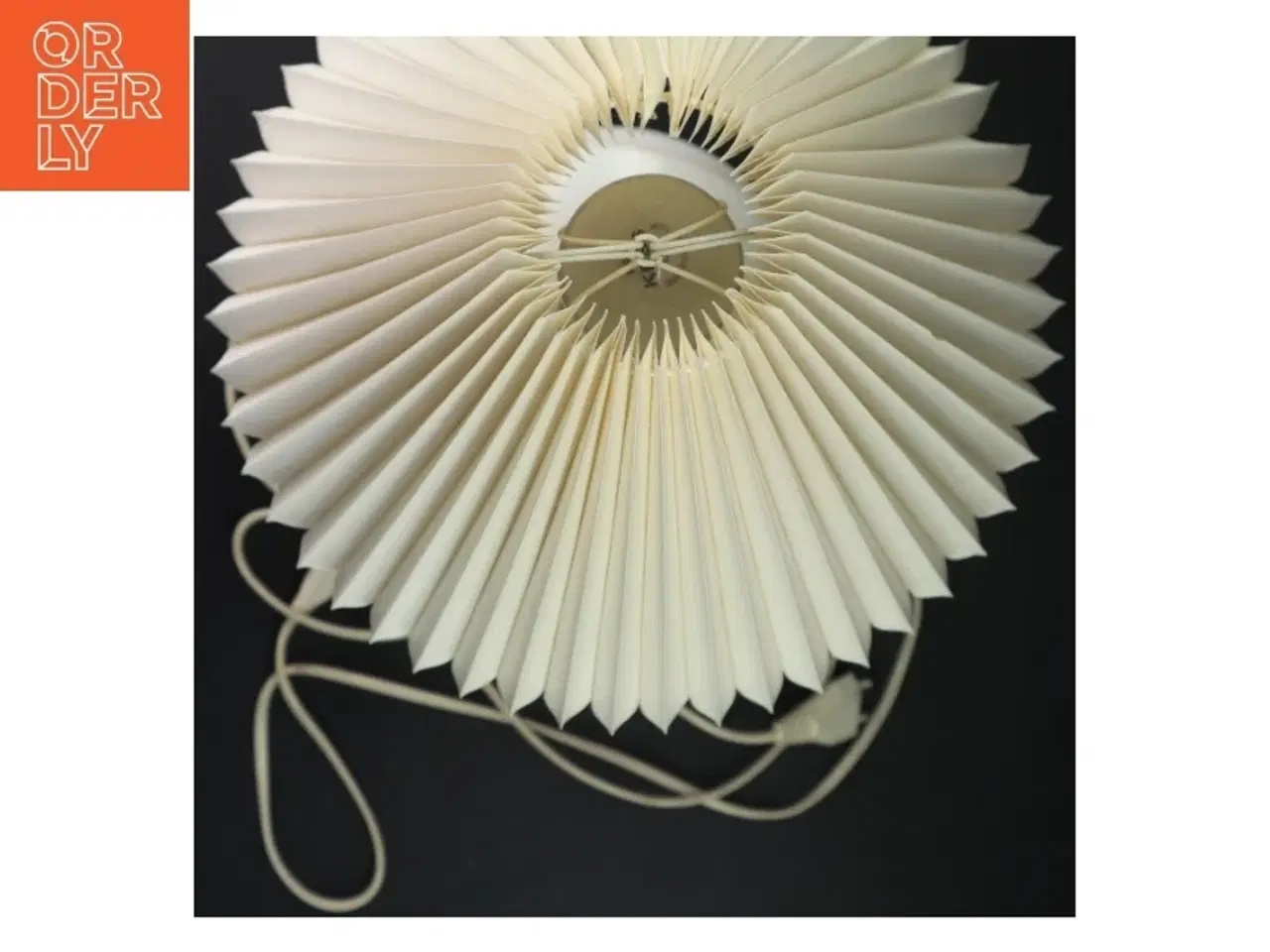 Billede 2 - Bordlampe med plisseret skærm fra Holmegaard (str. 40x16 cm)
