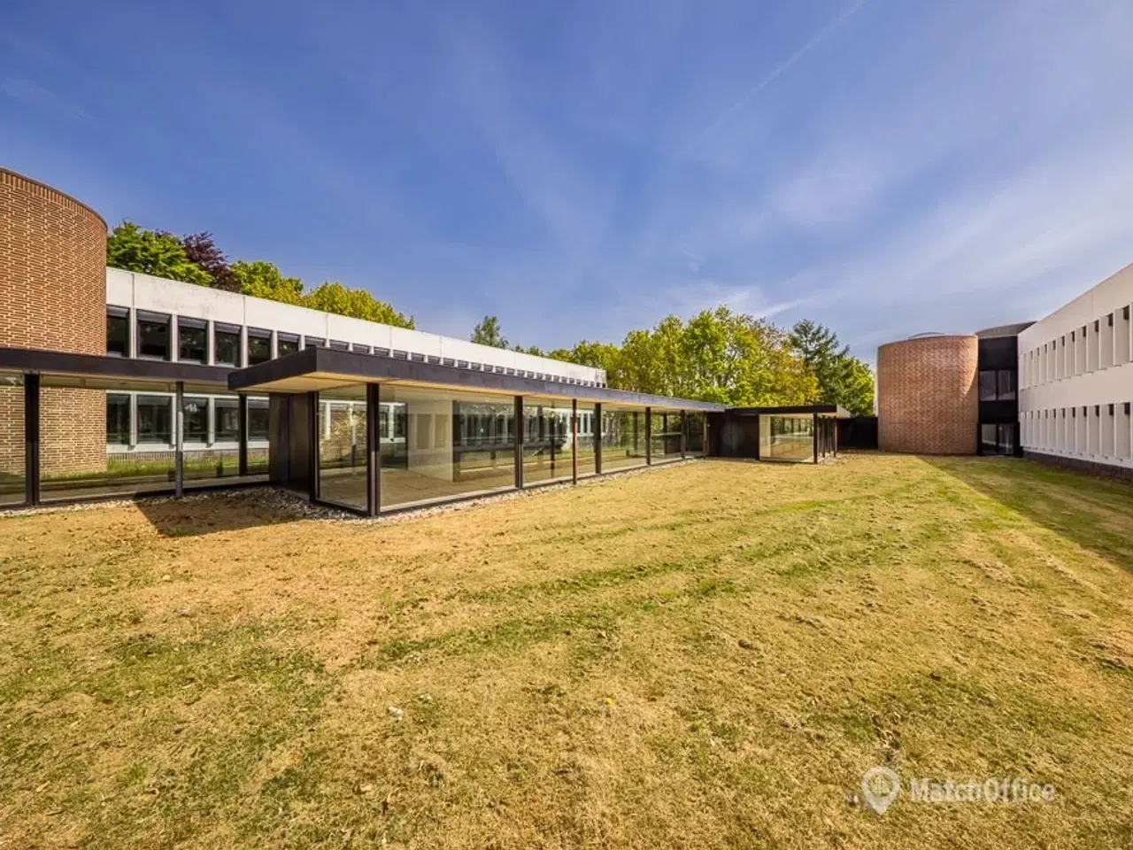 Billede 3 - Unik arkitektur placeret i skøn natur