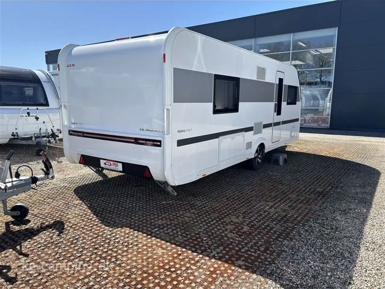 Billede 3 - 2023 - Adria Alpina 613 UT   Alpina i lækkert eksklusivt design. Enkeltsenge. Alde Centralvarme, Fortelt og Mover