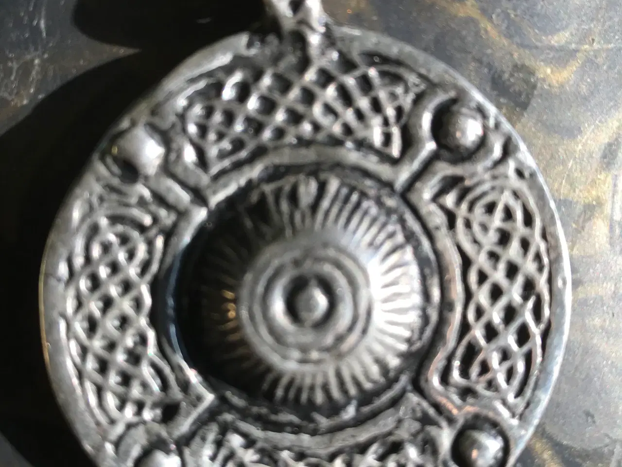 Billede 1 - Tin smykke efter antik model