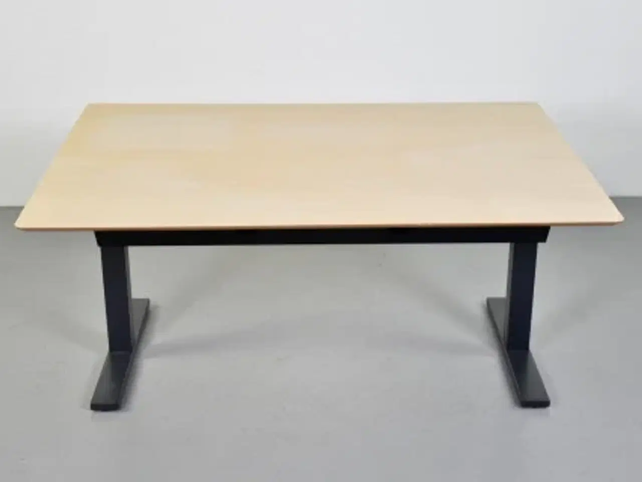 Billede 3 - Scan office hæve-/sænkebord med birkefiner, 150 cm.