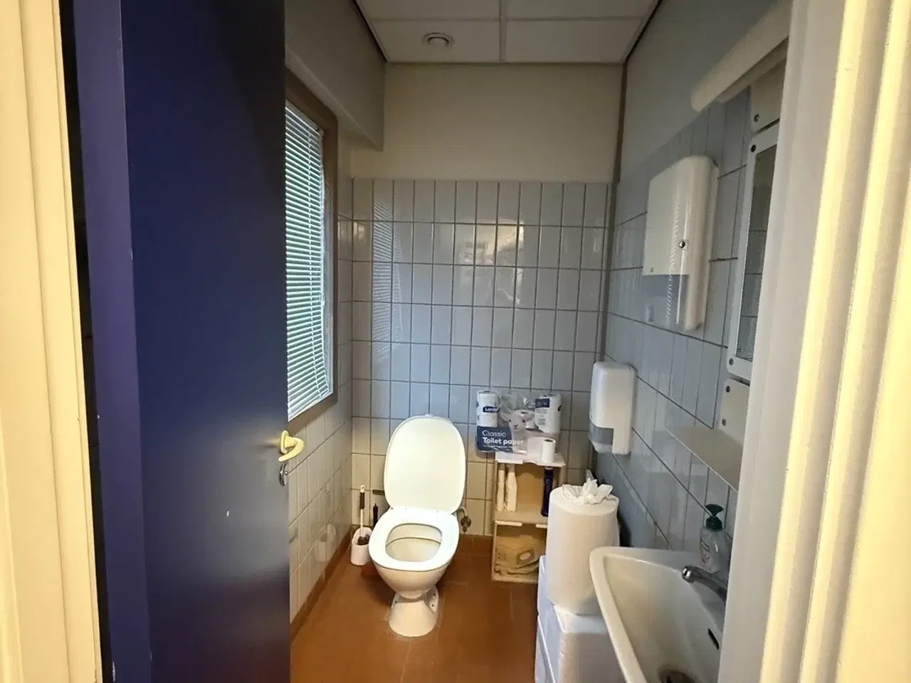 Billede 10 - Stort butikslokale udlejes