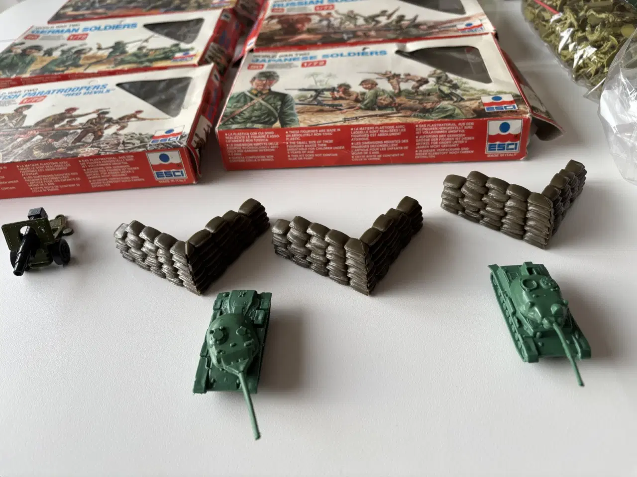 Billede 9 - Mini soldater i plastik.