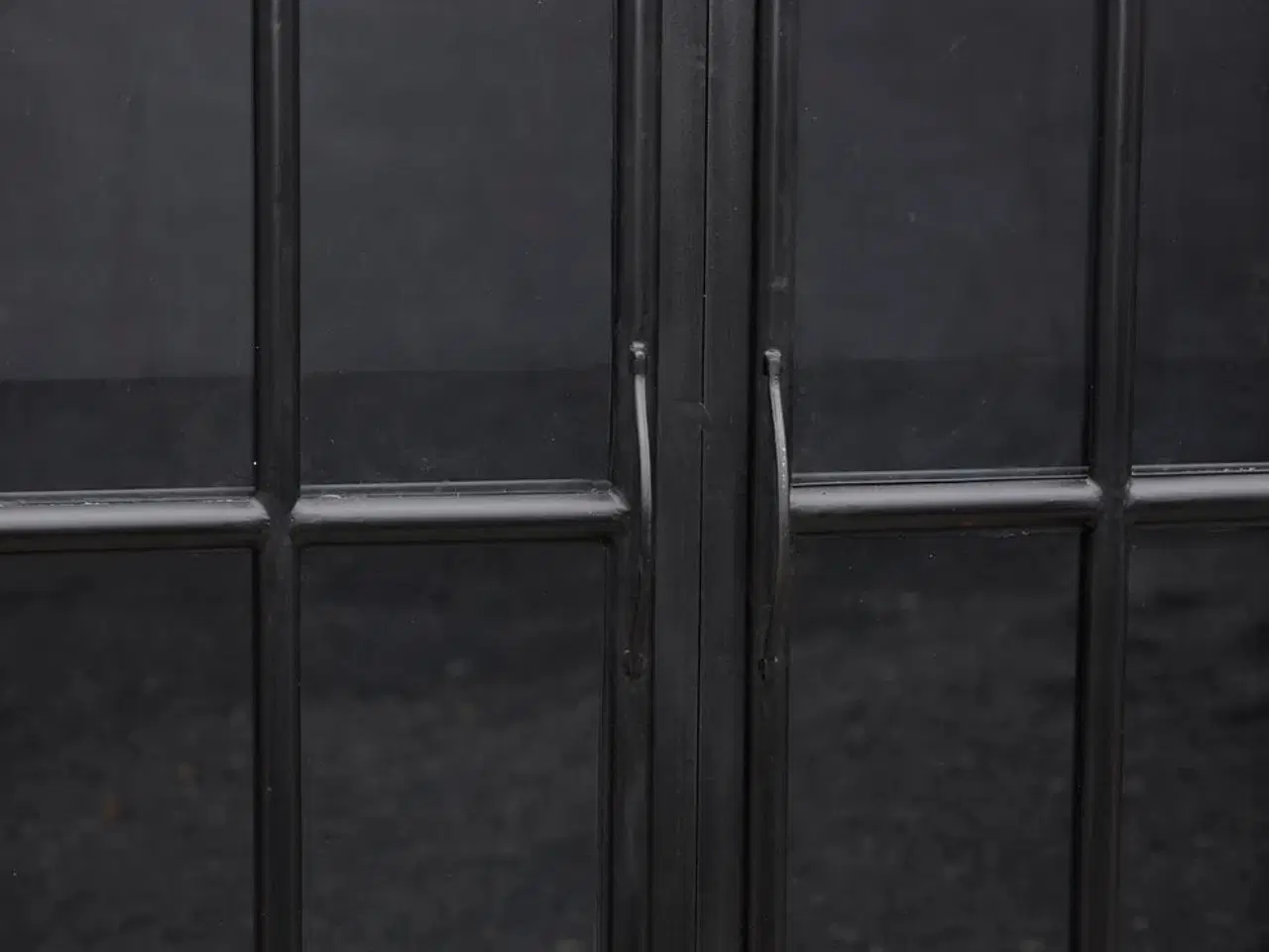 Billede 3 - Nyt Doom Dark vitrine skab