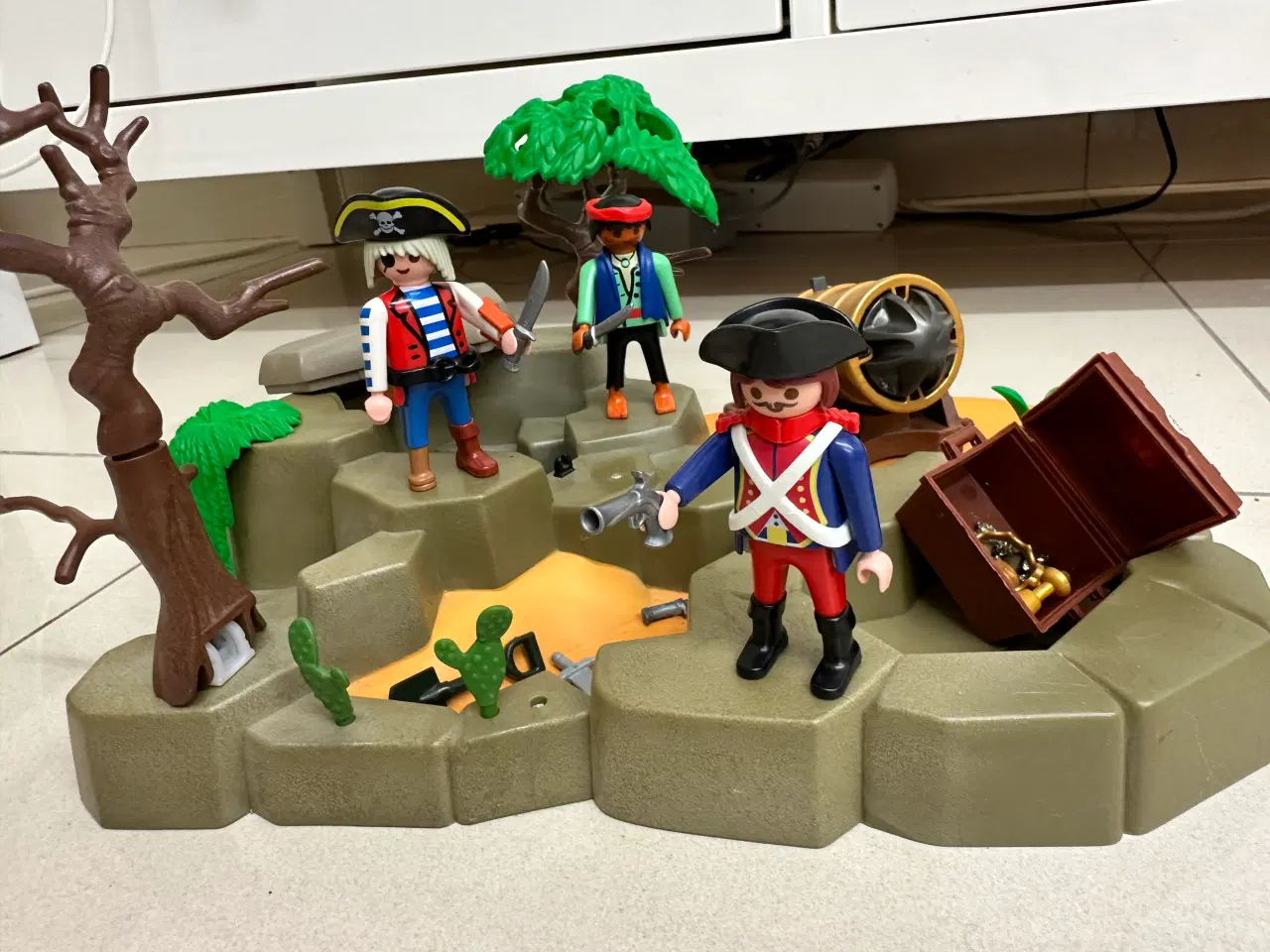 Billede 1 - Playmobil - Pirat Ø (+Kiste,kanon & 2 kanonkugler)