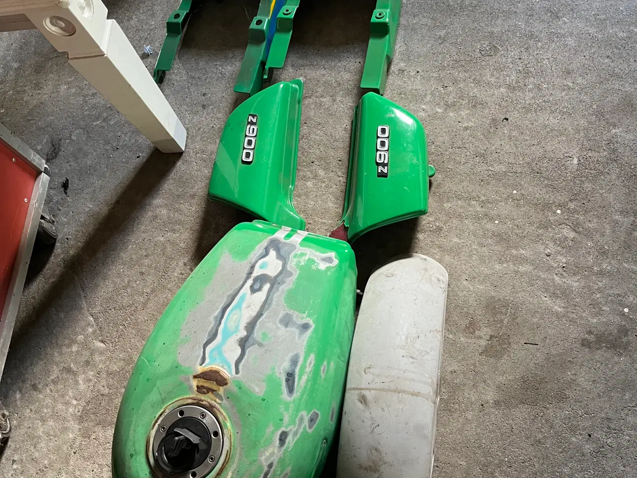 Billede 1 - Kawasaki KZ 900 Tank, sideskjold og bageste skjold