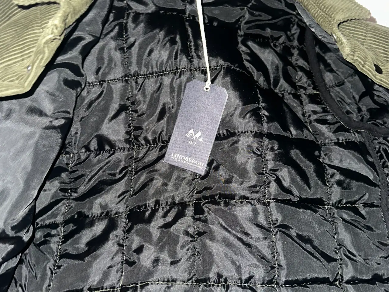 Billede 2 - J. Lindeberg jakke helt ny i fløj stof str s
