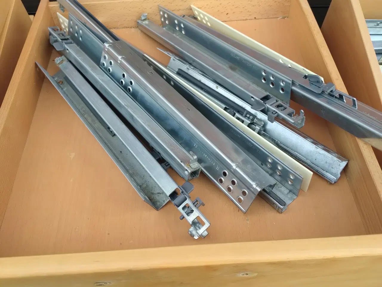 Billede 13 - HTH skabslåger og skuffer, uden greb