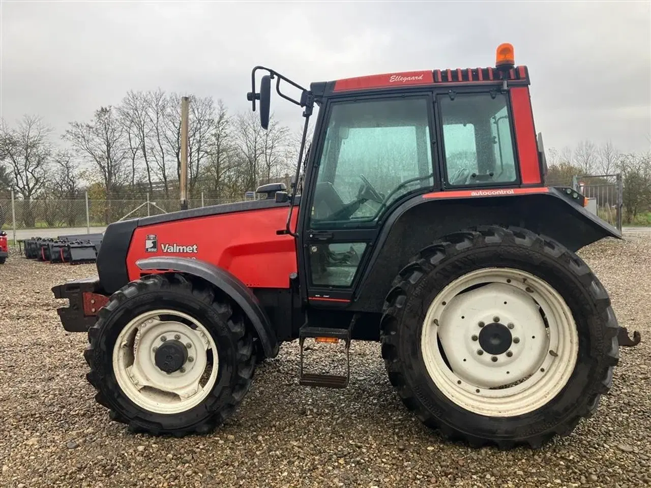 Billede 3 - Valmet 6400 monteres med helt ny frontlæsser!