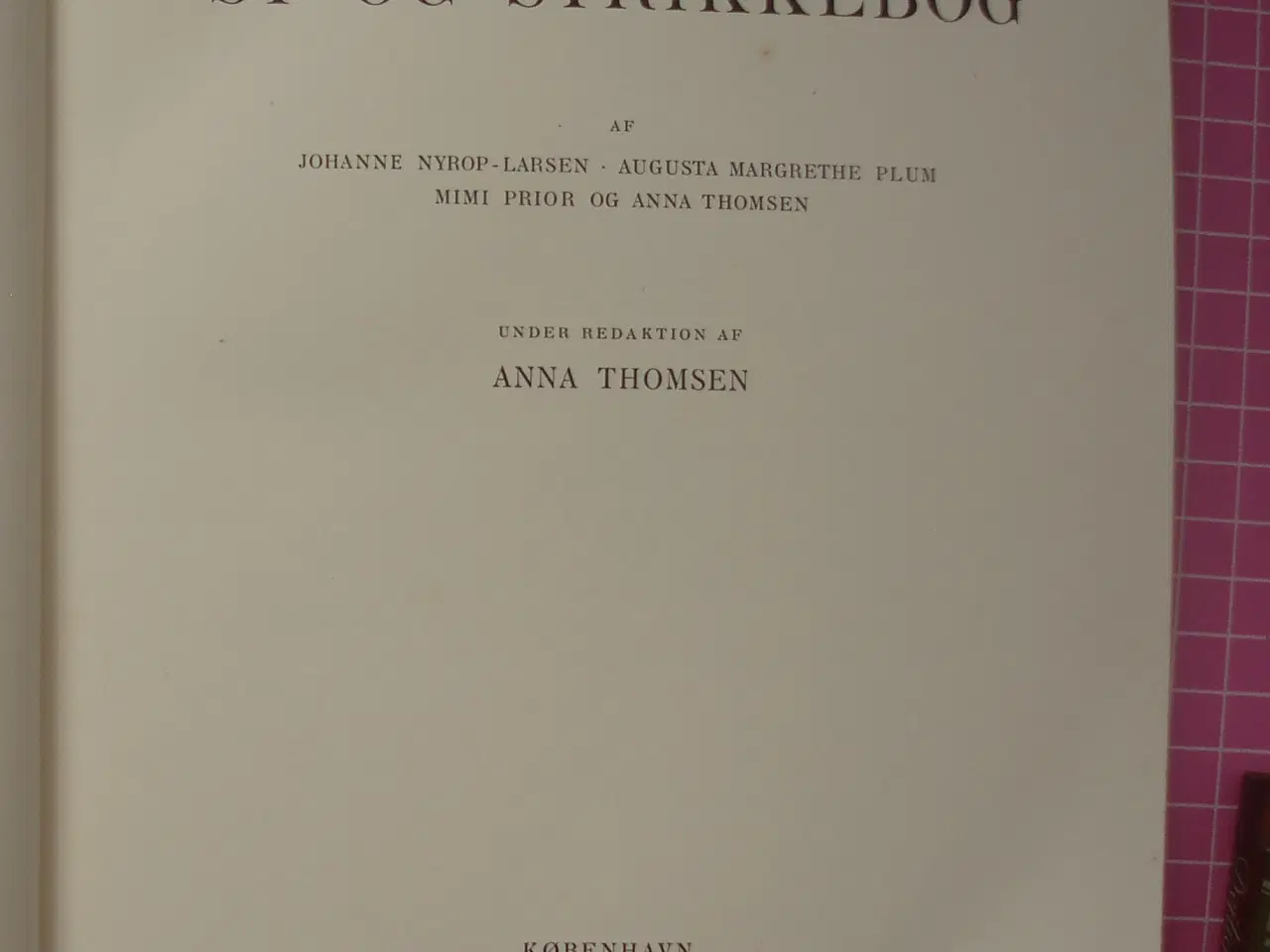 Billede 2 - Gyldendals Sy og Strikkebog
