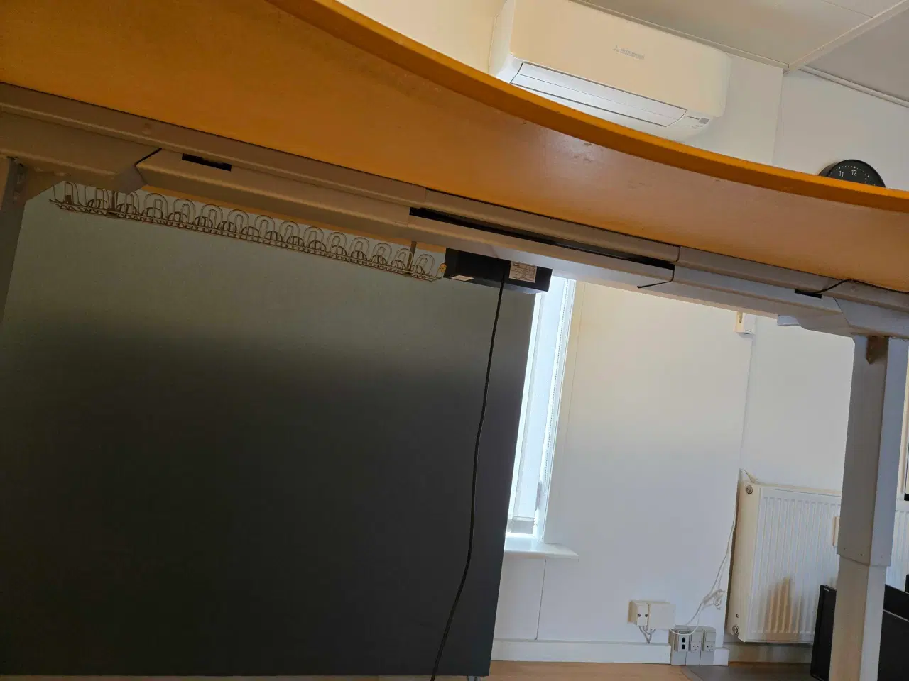 Billede 3 - Solidt Hæve-sænkebord