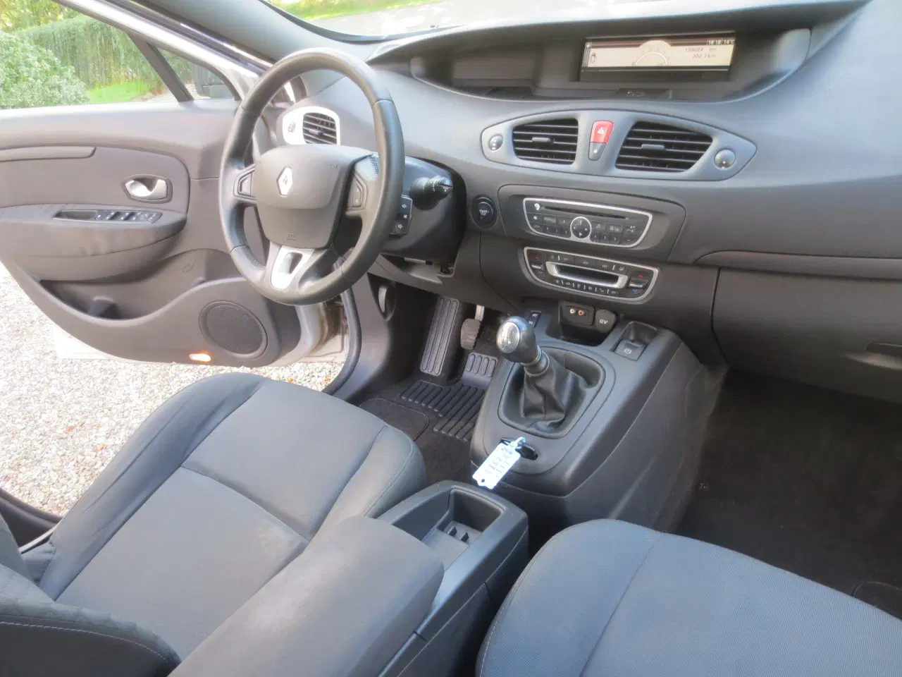 Billede 19 - Renault Scenic 1.6 i År 2010. Nysynet. 